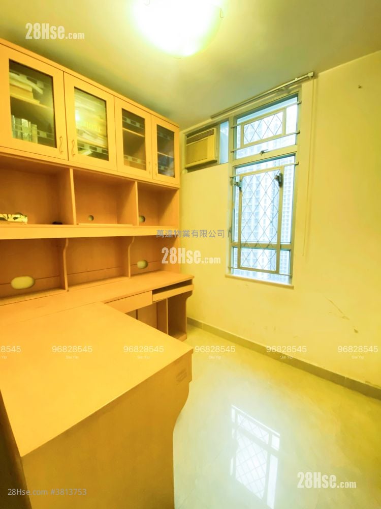Yu Chui Court Sell 3 Bedrooms , 2 Bathrooms 663 ft²