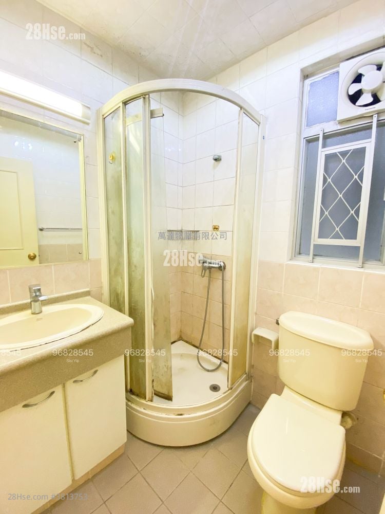 Yu Chui Court Sell 3 Bedrooms , 2 Bathrooms 663 ft²