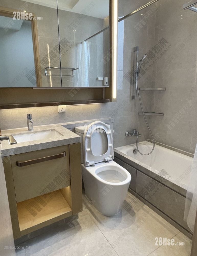 浴室: 山水盈 租盘 3 房 , 2 浴室 940 平方尺