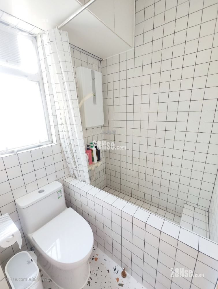 bathroom: Marina Garden Sell 3 Bedrooms , 2 Bathrooms 646 ft²