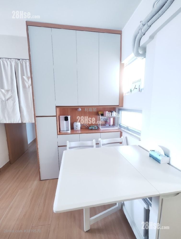 living room: Marina Garden Sell 3 Bedrooms , 2 Bathrooms 646 ft²