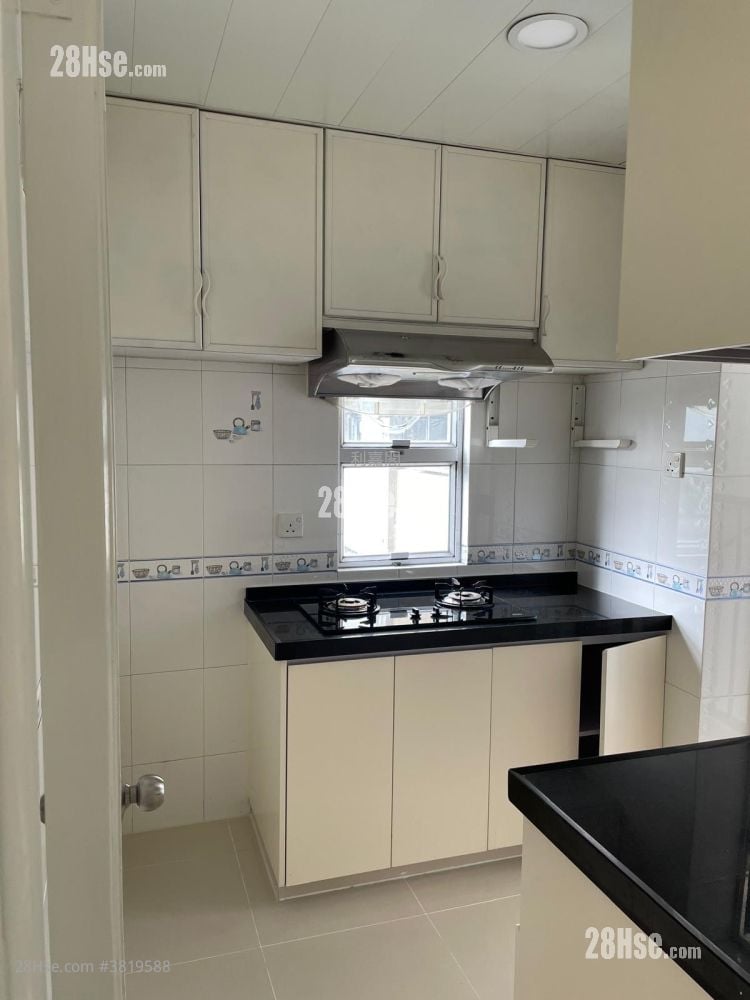 kitchen: Siu Shan Court Sell 2 Bedrooms 546 ft²