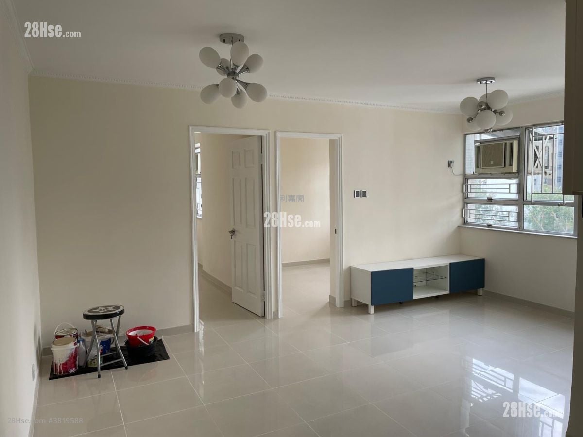 living room: Siu Shan Court Sell 2 Bedrooms 546 ft²