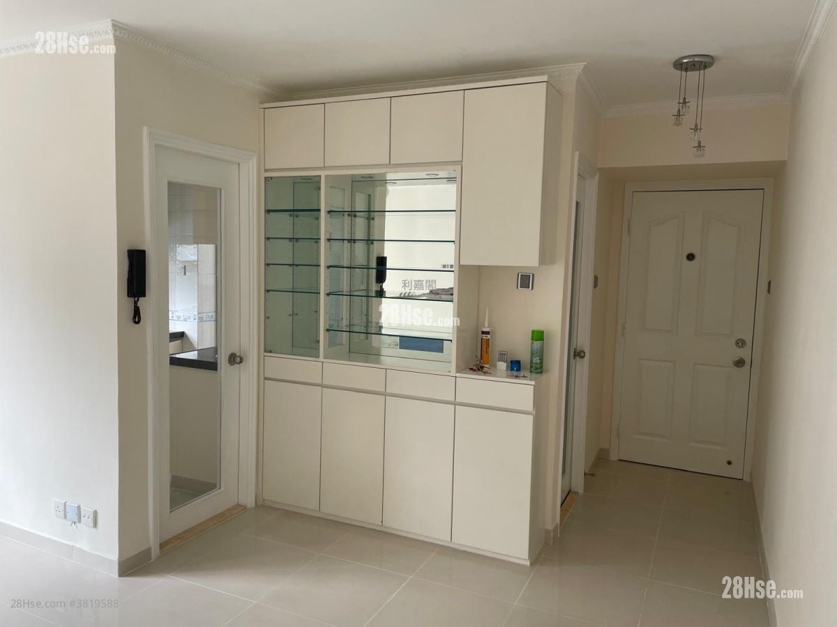 living room: Siu Shan Court Sell 2 Bedrooms 546 ft²