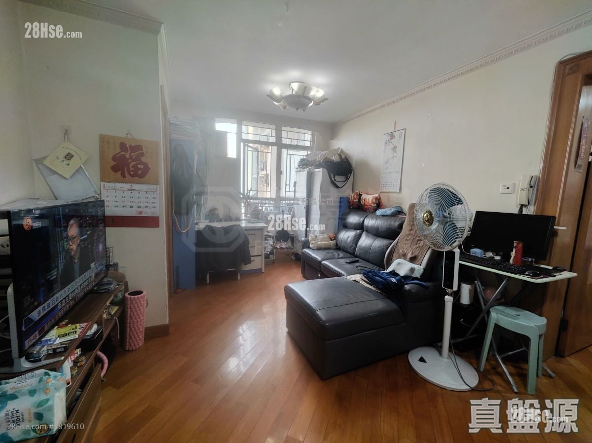 Tin Shing Court Sell 2 Bedrooms 539 ft²
