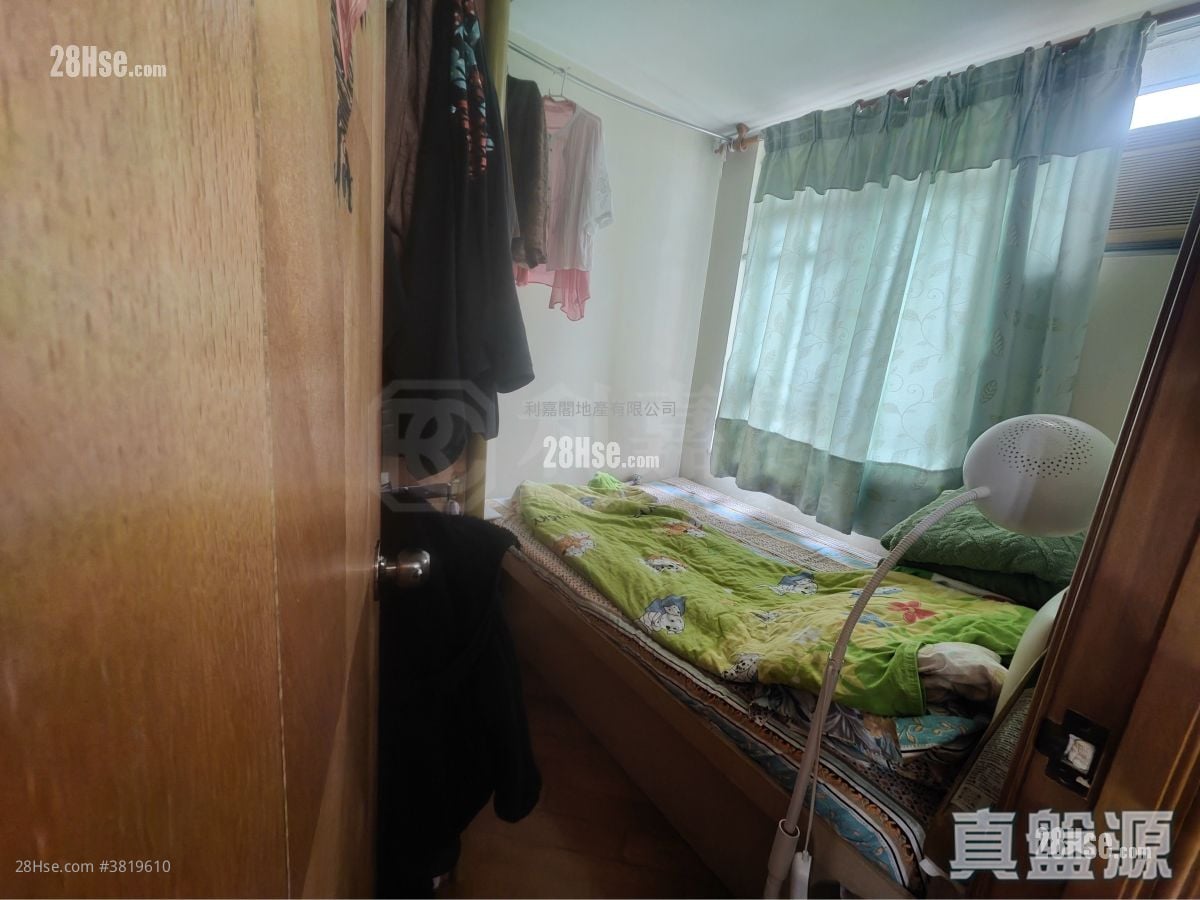 Tin Shing Court Sell 2 Bedrooms 539 ft²