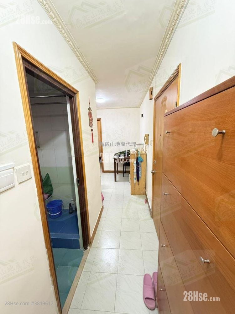 Kam Ying Court Sell 2 Bedrooms , 1 Bathroom 401 ft²