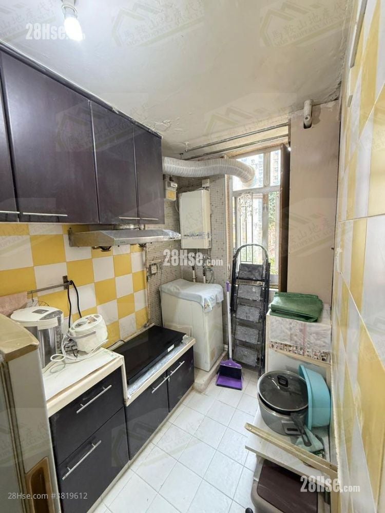 Kam Ying Court Sell 2 Bedrooms , 1 Bathroom 401 ft²