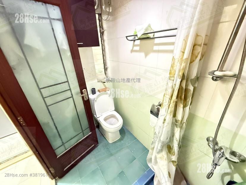 Kam Ying Court Sell 2 Bedrooms , 1 Bathroom 401 ft²