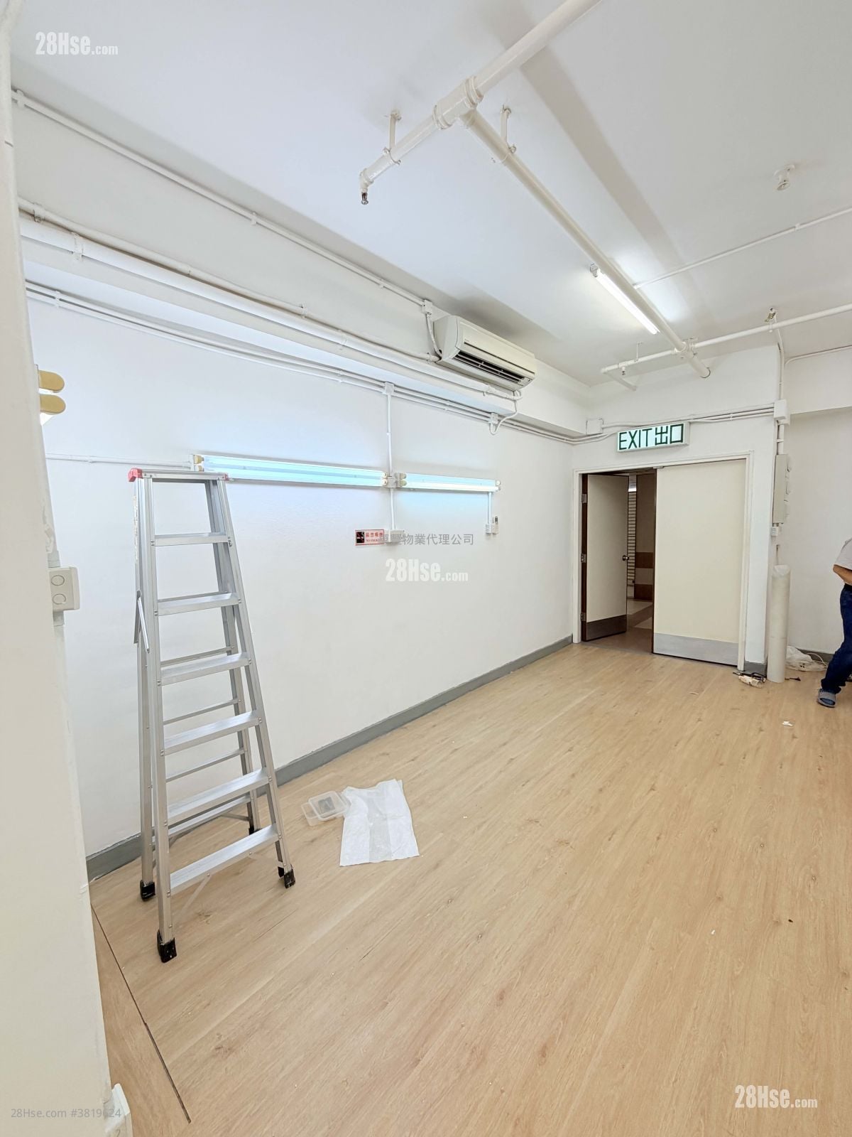 华创中心 租盘 开放式间隔 , 1 厕所 440 平方尺