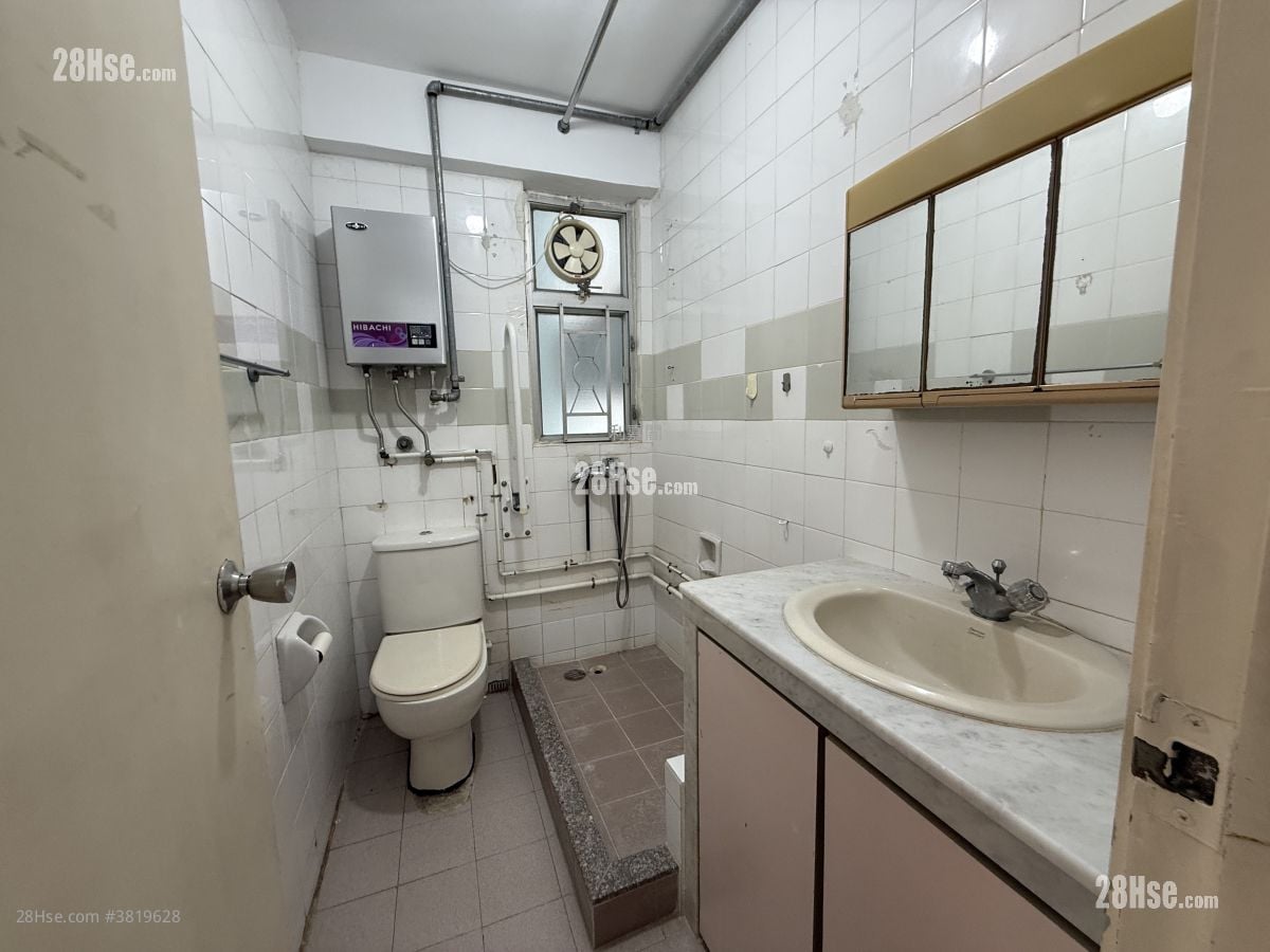 浴室: 悅湖山莊 售盤 2 房 , 1 浴室 431 平方呎