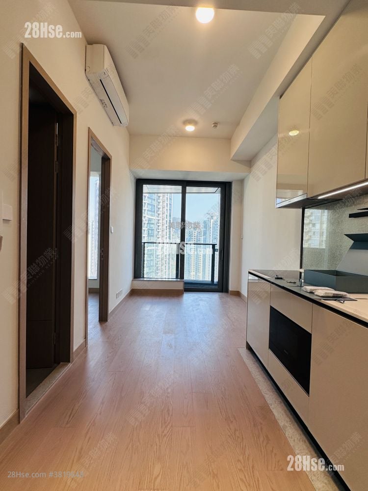 Seasons Place 售盘 1 房 323 平方尺