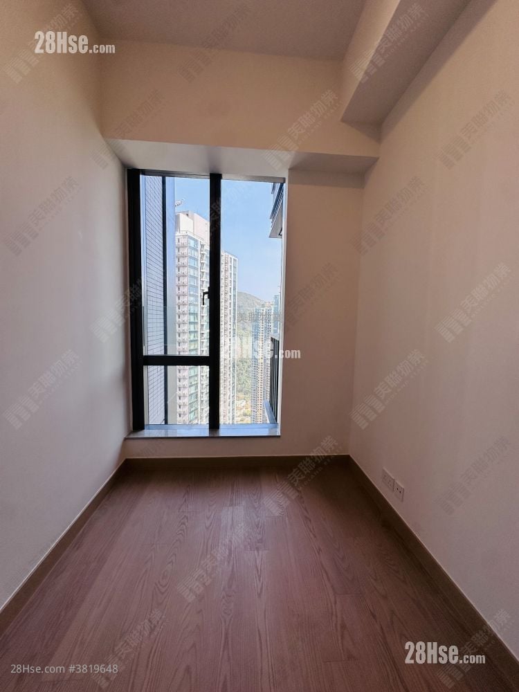 Seasons Place 售盘 1 房 323 平方尺