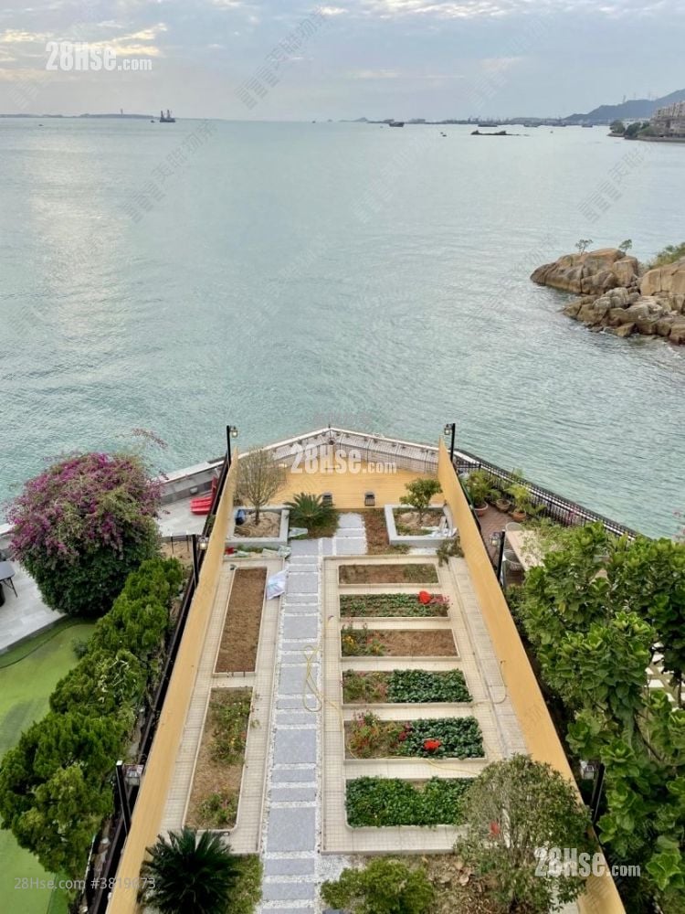 Aqua Blue Sell 4 Bedrooms , 4 Bathrooms 2,121 ft²