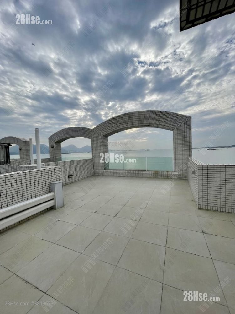 Aqua Blue Sell 4 Bedrooms , 4 Bathrooms 2,121 ft²