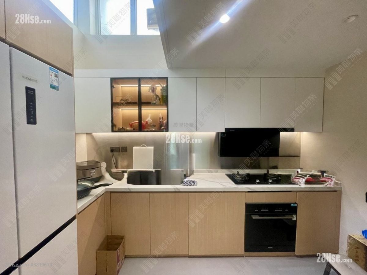 Aqua Blue Sell 4 Bedrooms , 4 Bathrooms 2,121 ft²