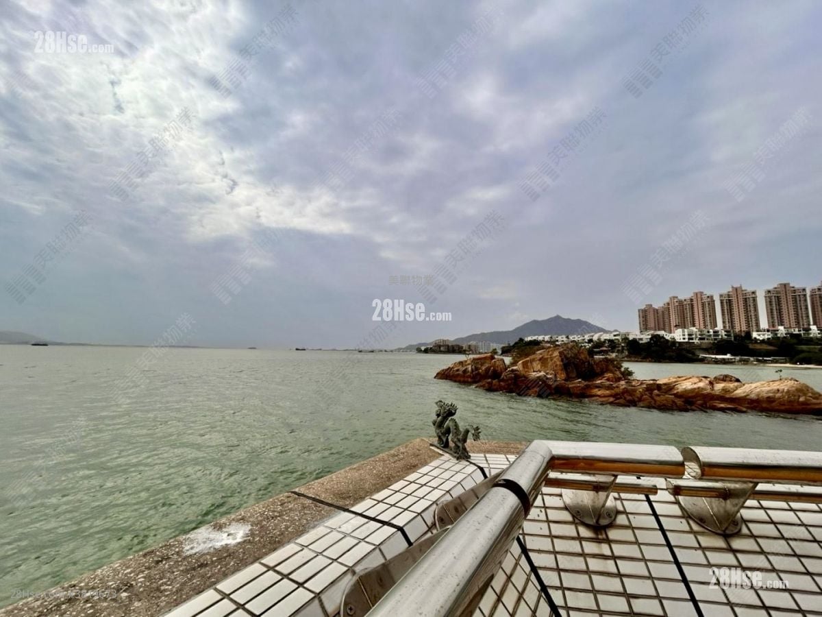 Aqua Blue Sell 4 Bedrooms , 4 Bathrooms 2,121 ft²