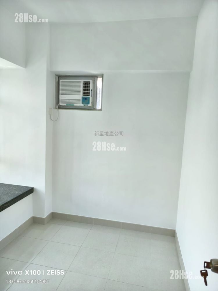 Sheung Shui Centre Rental 2 Bedrooms , 1 Bathroom 351 ft²