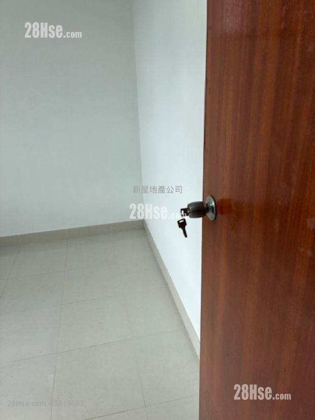 Sheung Shui Centre Rental 2 Bedrooms , 1 Bathroom 351 ft²