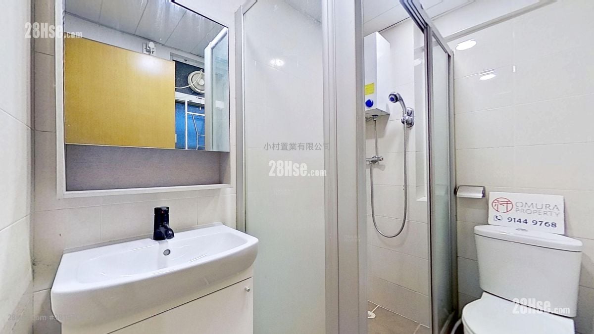 浴室: 金海大厦 租盘 2 房 , 1 浴室 357 平方尺