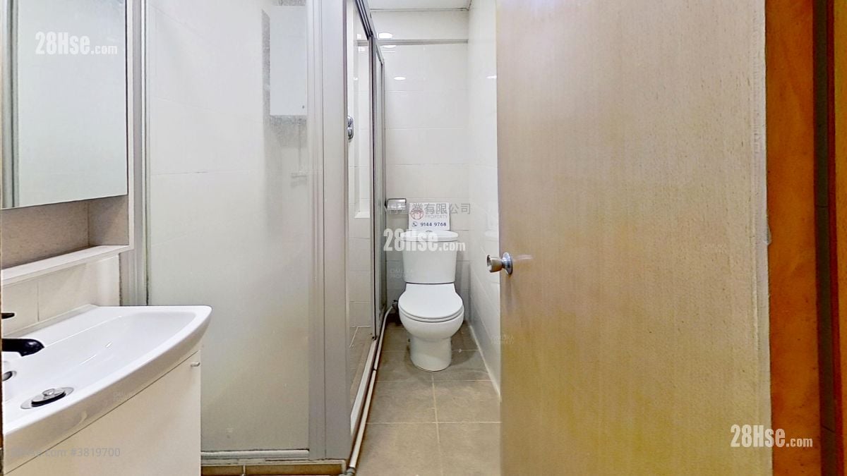 浴室: 金海大厦 租盘 2 房 , 1 浴室 357 平方尺