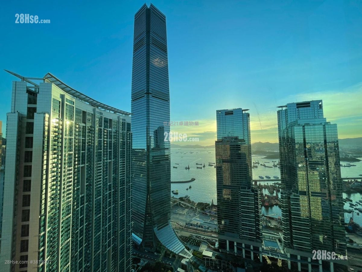 The Arch Sell 1,098 ft²