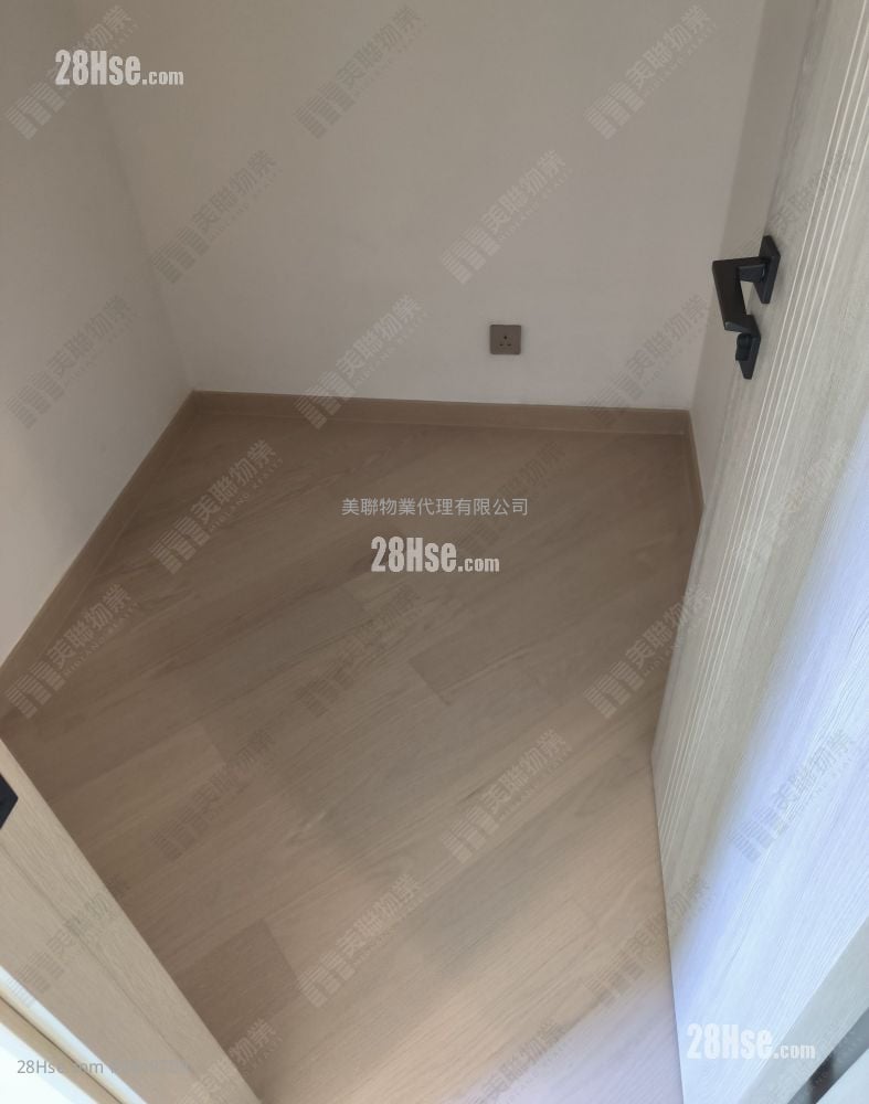 The Arles Sell 2 Bedrooms , 1 Bathroom 573 ft²