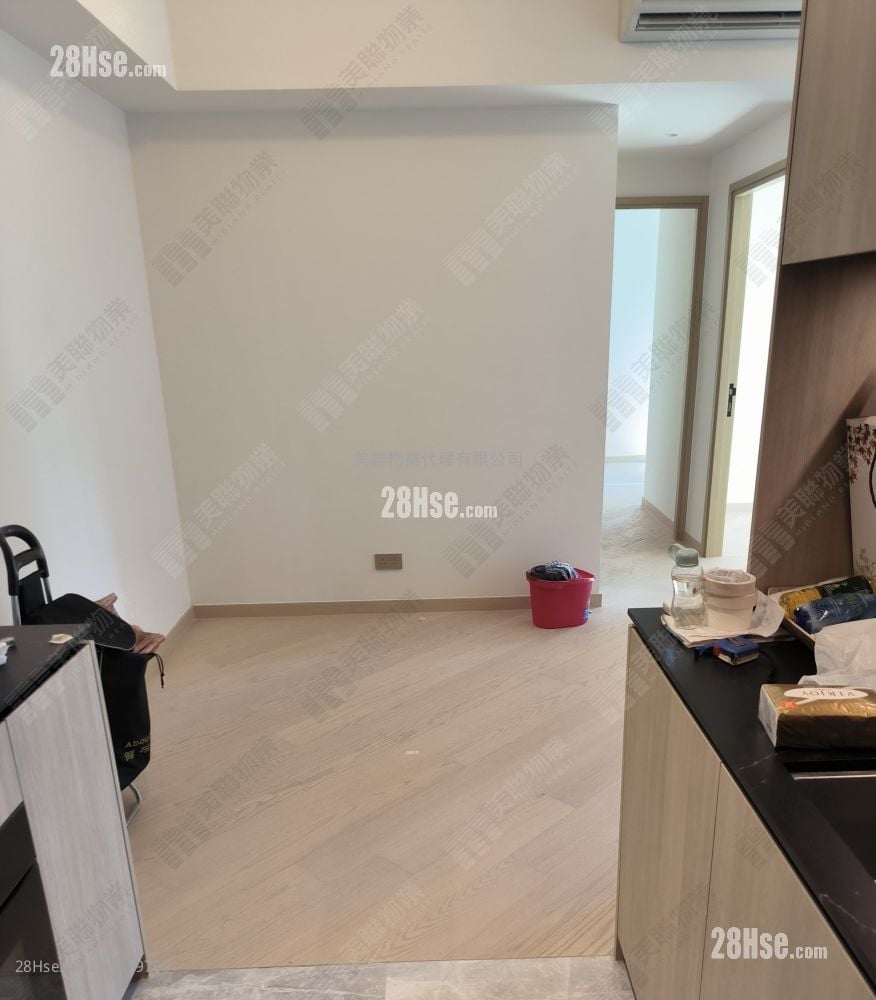 The Arles Sell 2 Bedrooms , 1 Bathroom 573 ft²