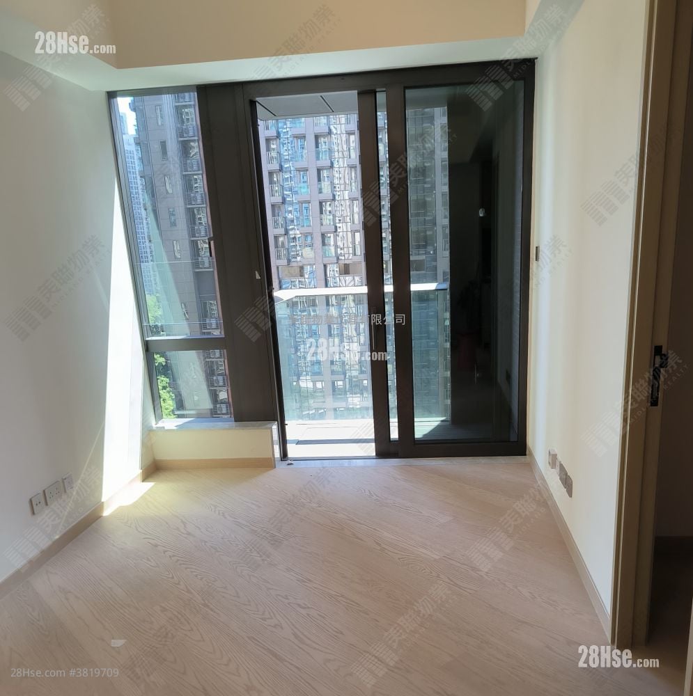 The Arles Sell 2 Bedrooms , 1 Bathroom 573 ft²