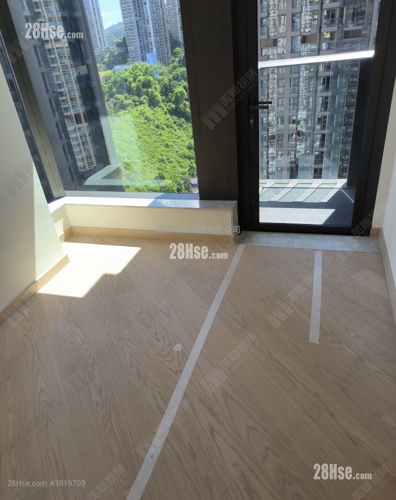 The Arles Sell 2 Bedrooms , 1 Bathroom 573 ft²