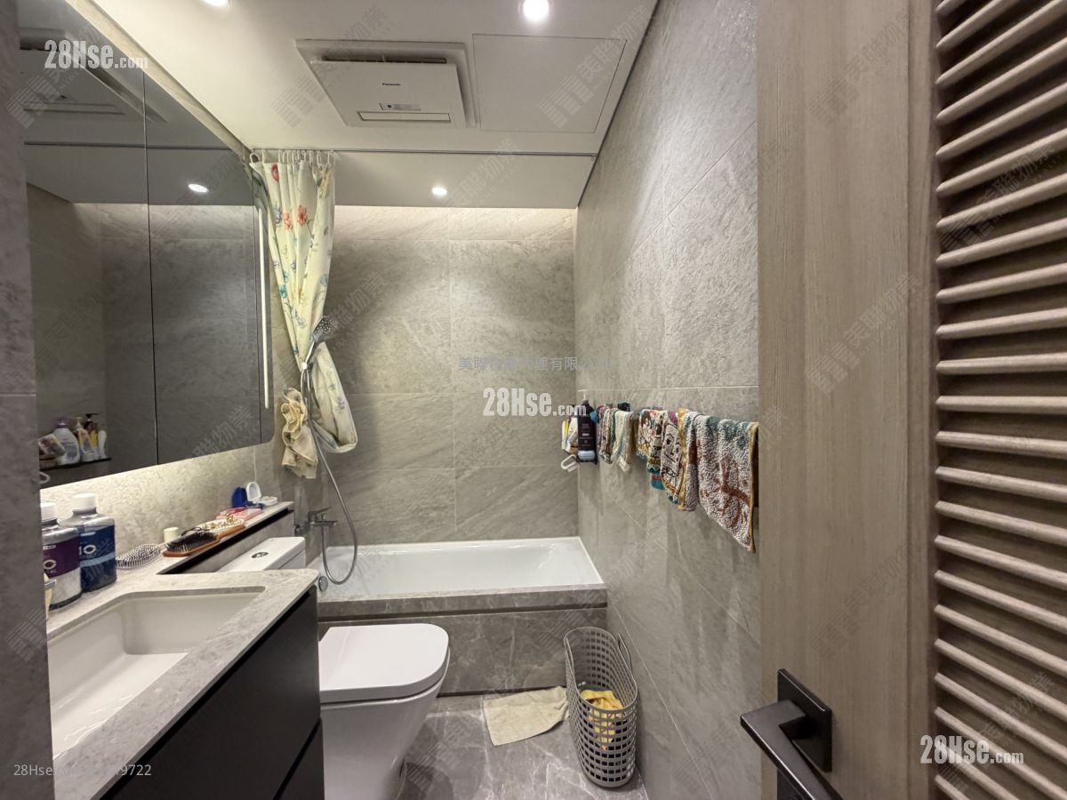 The Arles Sell 3 Bedrooms , 1 Bathroom 676 ft²