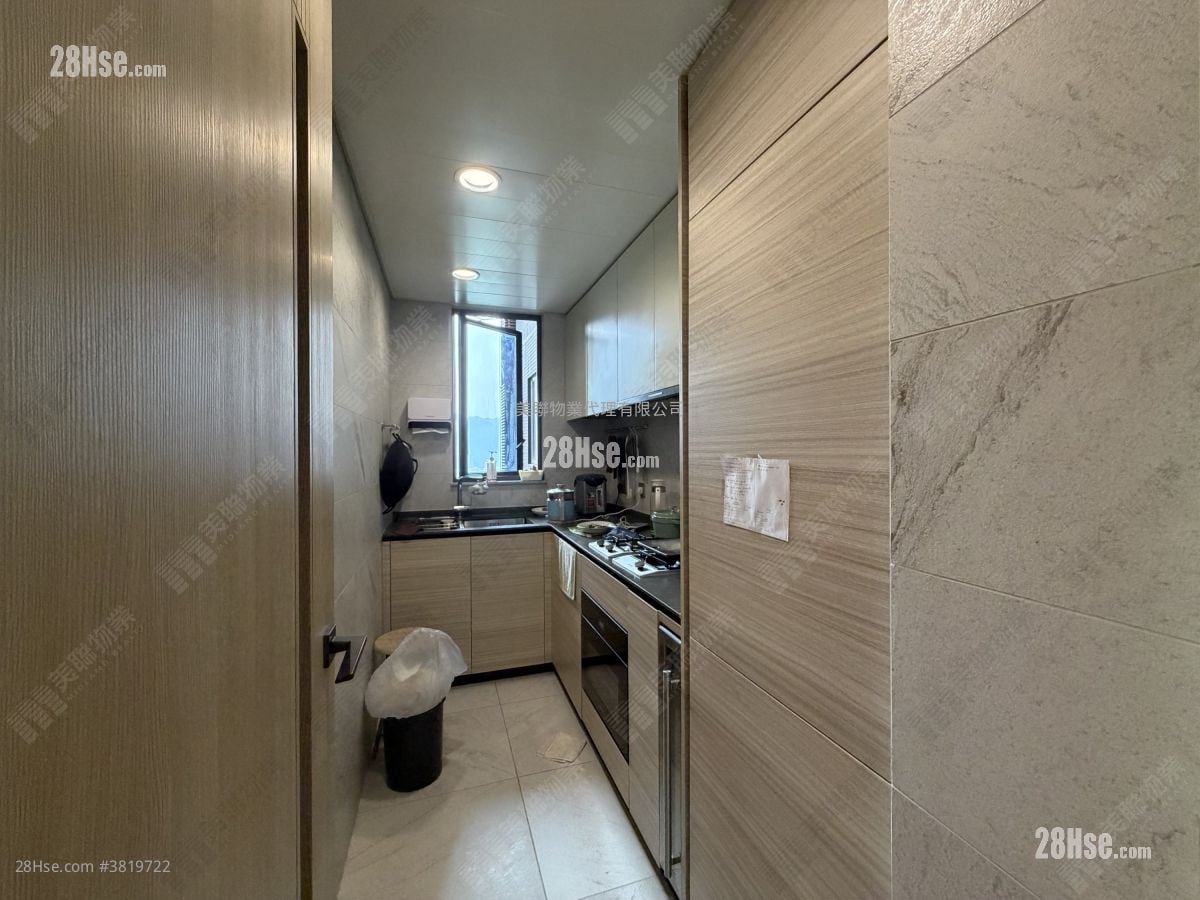 The Arles Sell 3 Bedrooms , 1 Bathroom 676 ft²