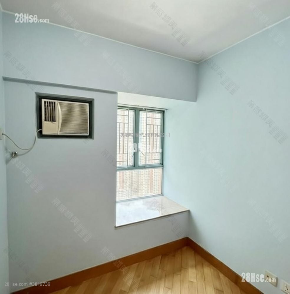 Aquamarine Sell 3 Bedrooms , 1 Bathroom 588 ft²