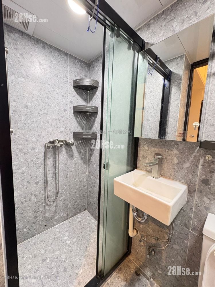 蟾宮大廈 租盤 150 平方呎