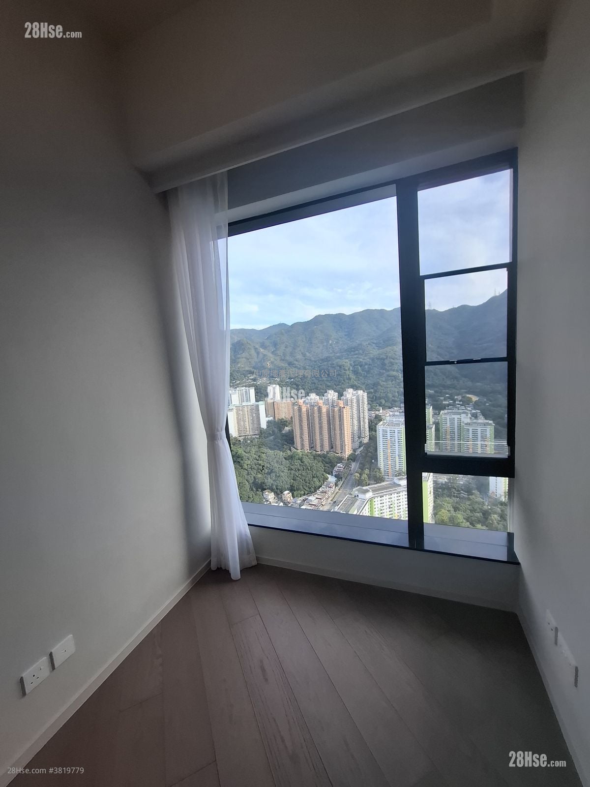 柏傲莊 售盤 3 房 , 2 浴室 679 平方呎