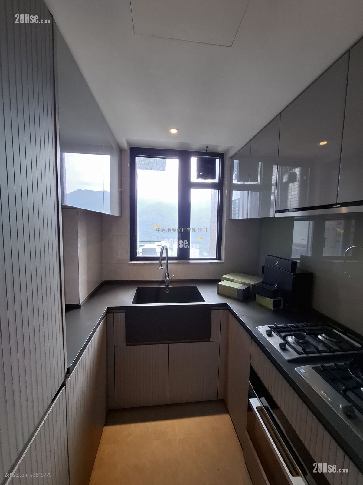 柏傲莊 售盤 3 房 , 2 浴室 679 平方呎