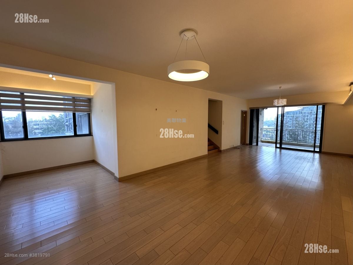 Lu Garden Sell 4 Bedrooms 2,135 ft²