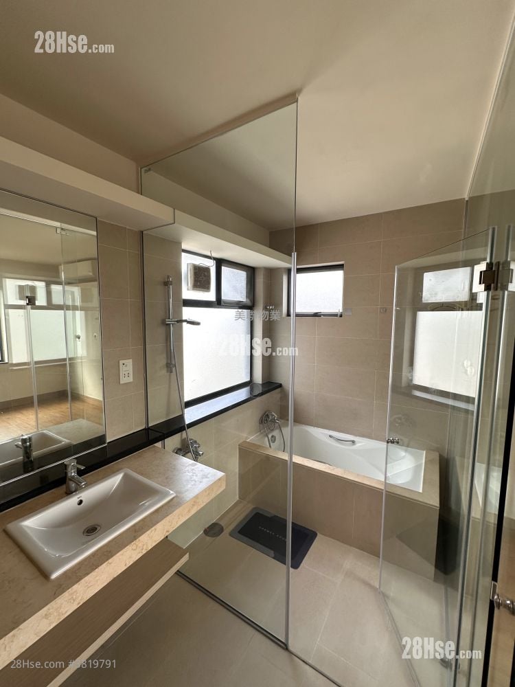 Lu Garden Sell 4 Bedrooms 2,135 ft²