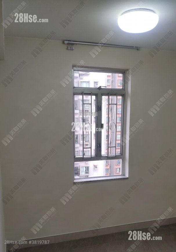 Sunningdale Garden Sell 2 Bedrooms , 1 Bathroom 428 ft²