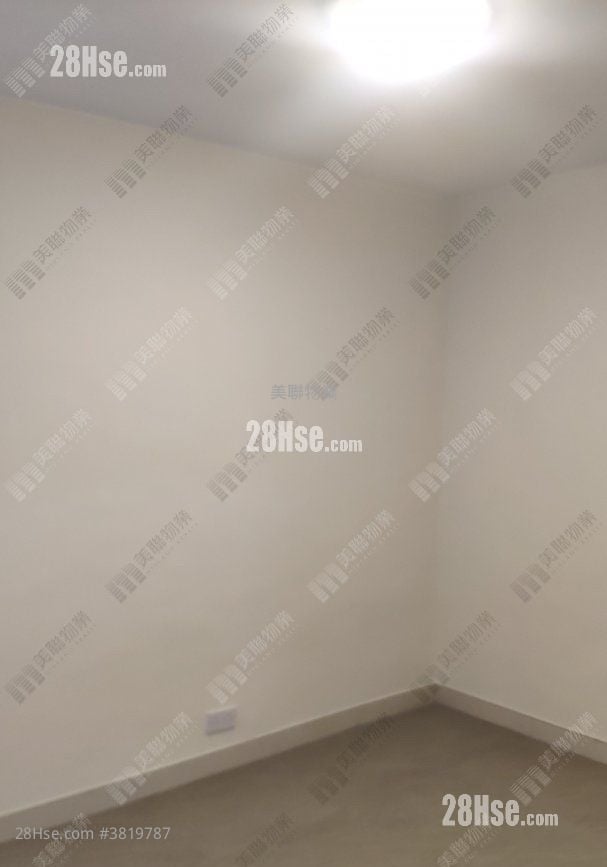 Sunningdale Garden Sell 2 Bedrooms , 1 Bathroom 428 ft²