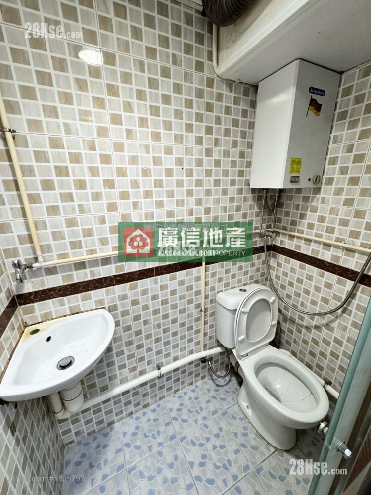 唐楼 售盘 5+ 房 648 平方尺