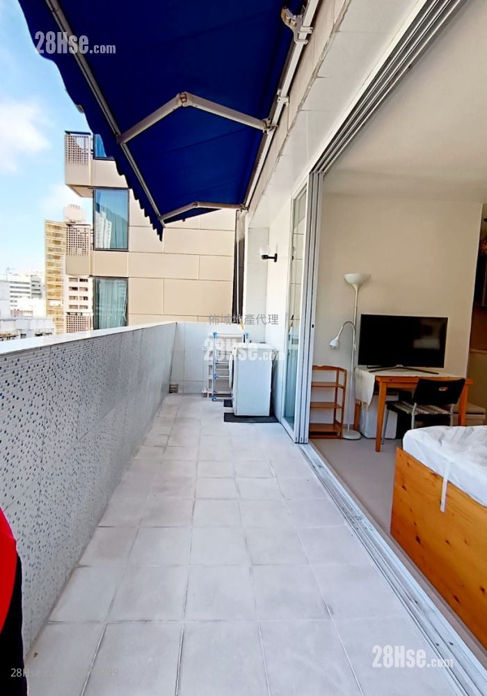 Luen Lee Building Rental Studio , 1 Bathroom 227 ft²