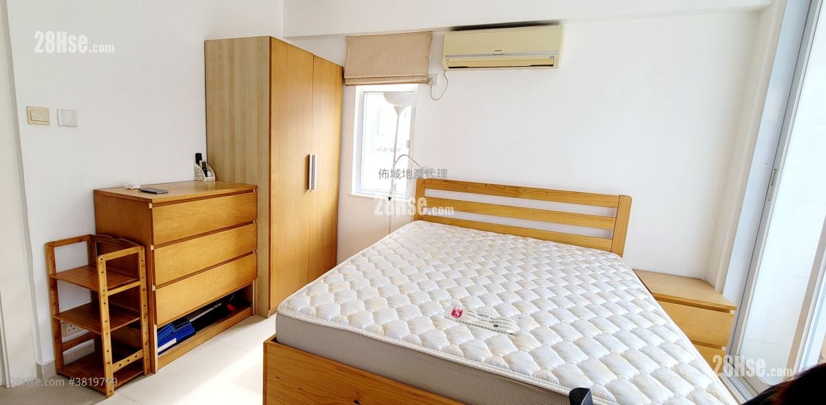 Luen Lee Building Rental Studio , 1 Bathroom 227 ft²