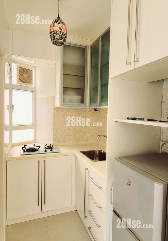 Luen Lee Building Rental Studio , 1 Bathroom 227 ft²