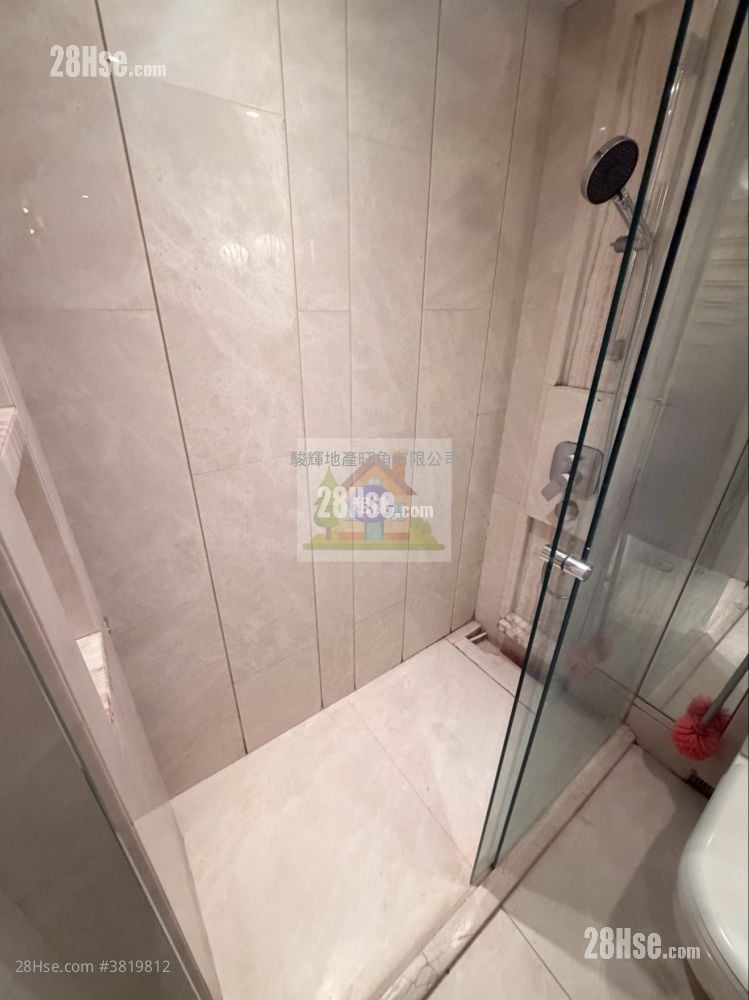 Macpherson Place Rental 2 Bedrooms , 1 Bathroom 561 ft²