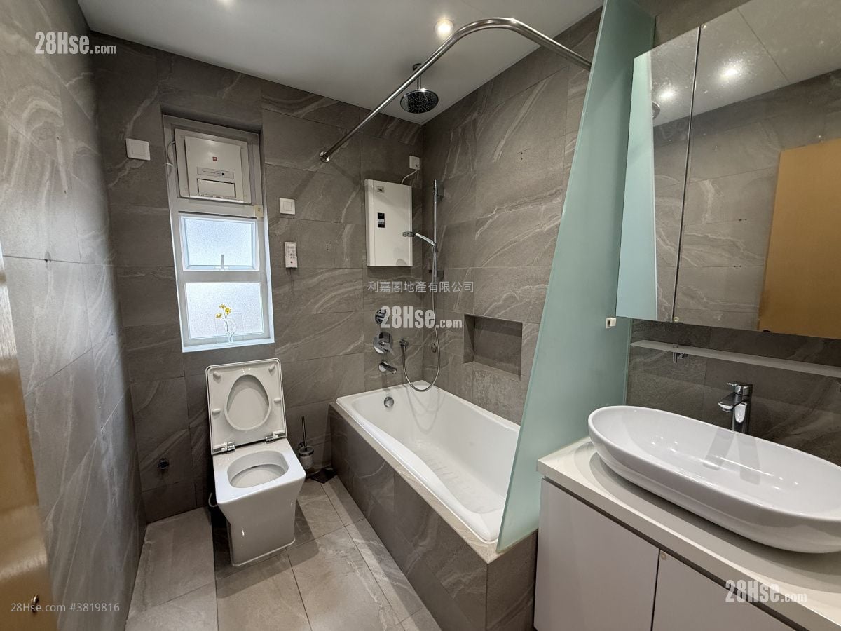 Sau Lai Garden Sell 5+ Bedrooms 2,655 ft²