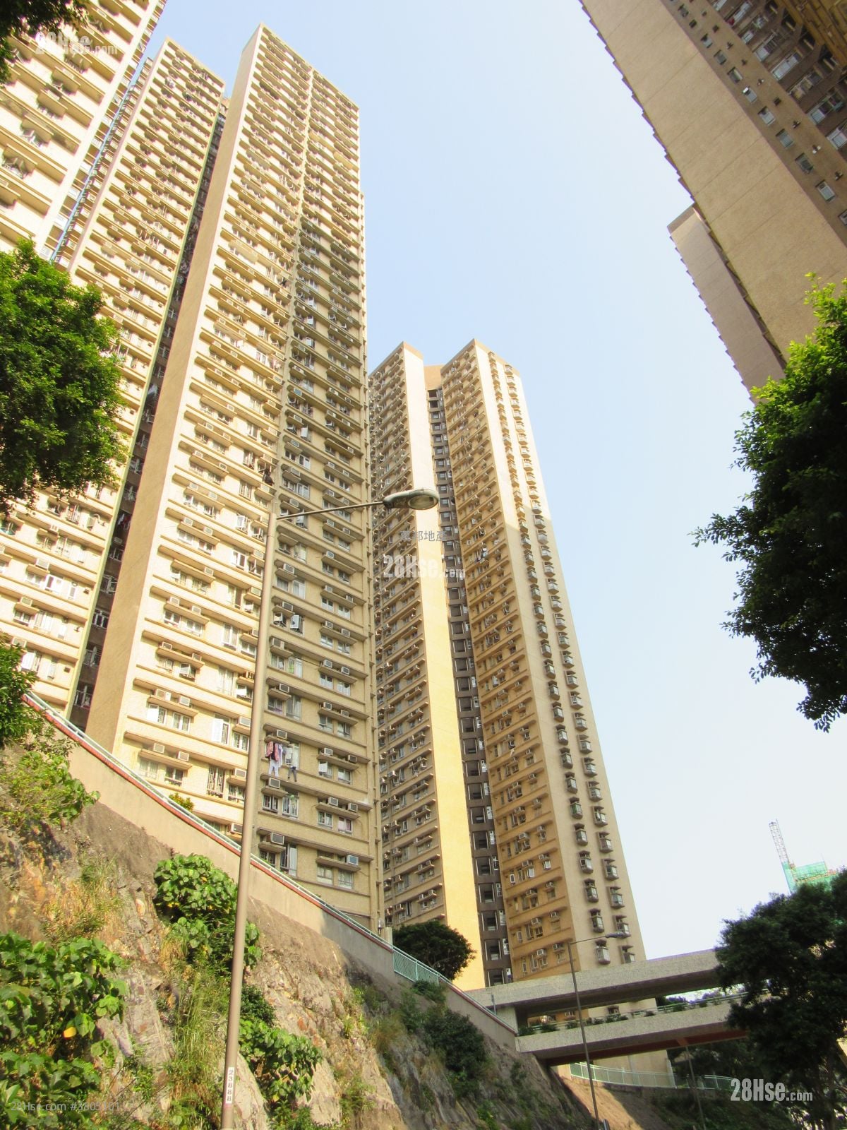 Yue On Court Sell 2 Bedrooms , 1 Bathroom 469 ft²