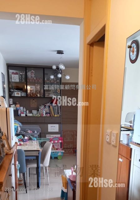 油翠苑 售盤 3 房 , 1 浴室 553 平方呎