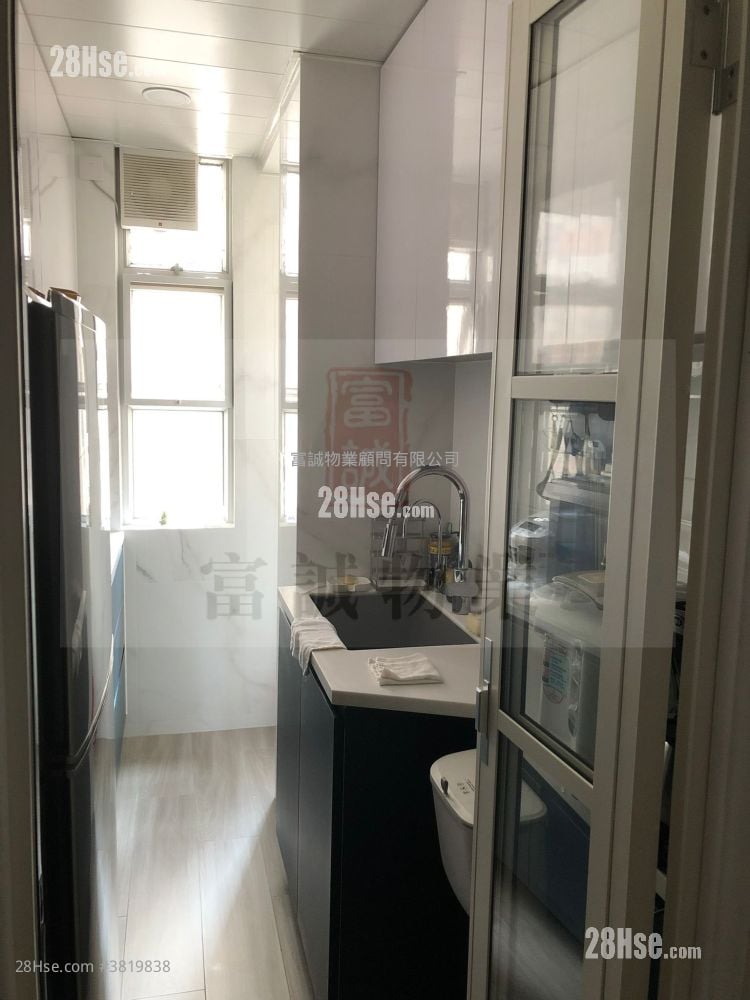 油翠苑 售盤 3 房 , 1 浴室 553 平方呎