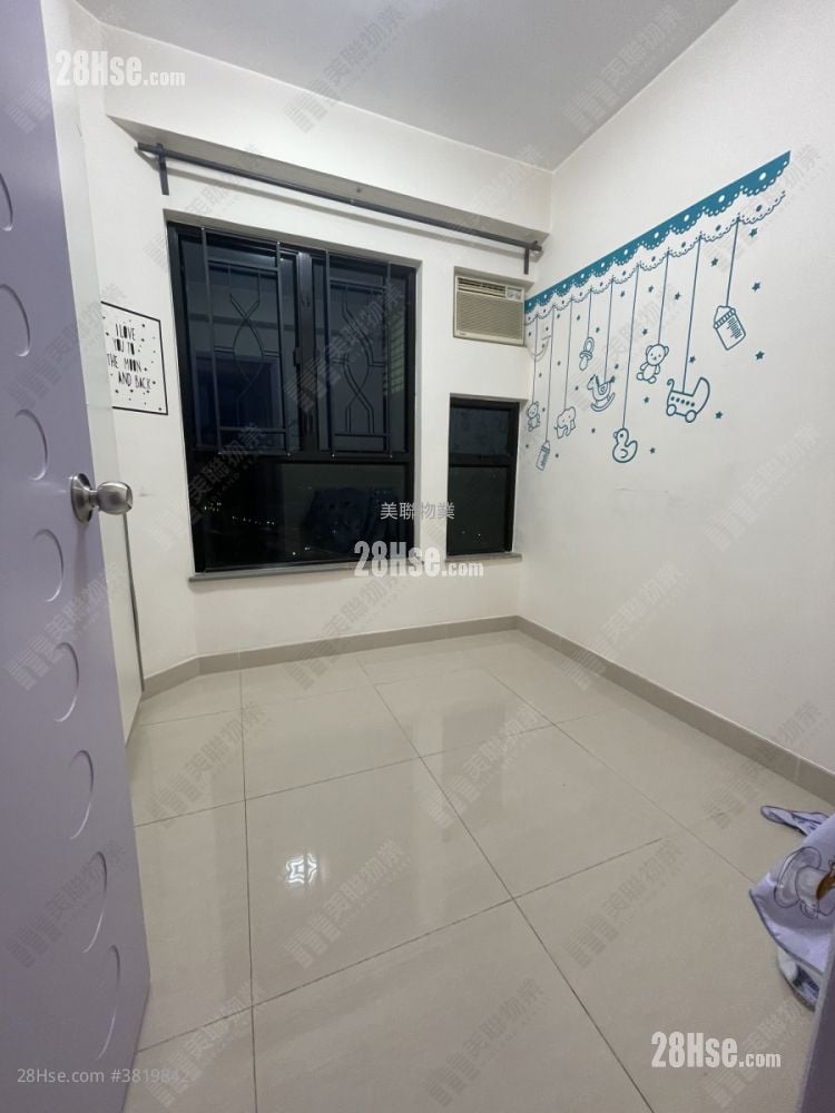 bedroom 1: Park Royale Sell 2 Bedrooms , 1 Bathroom 489 ft²